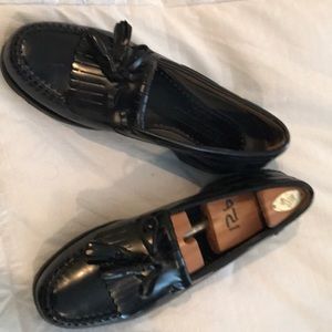 Men’s size 10 beautiful Black loafers